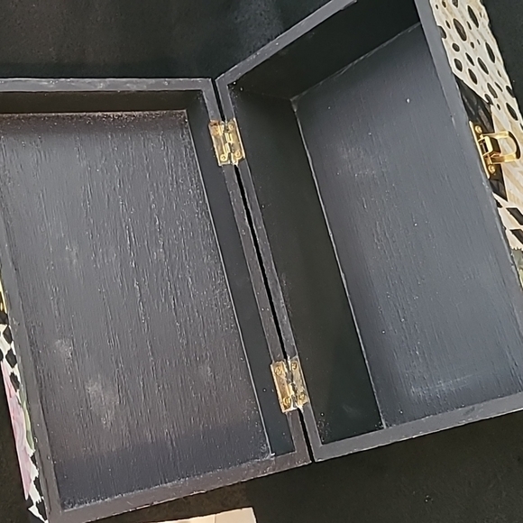 Handcrafted & Decorated Modern WOODEN BOX - Picture 11 of 12